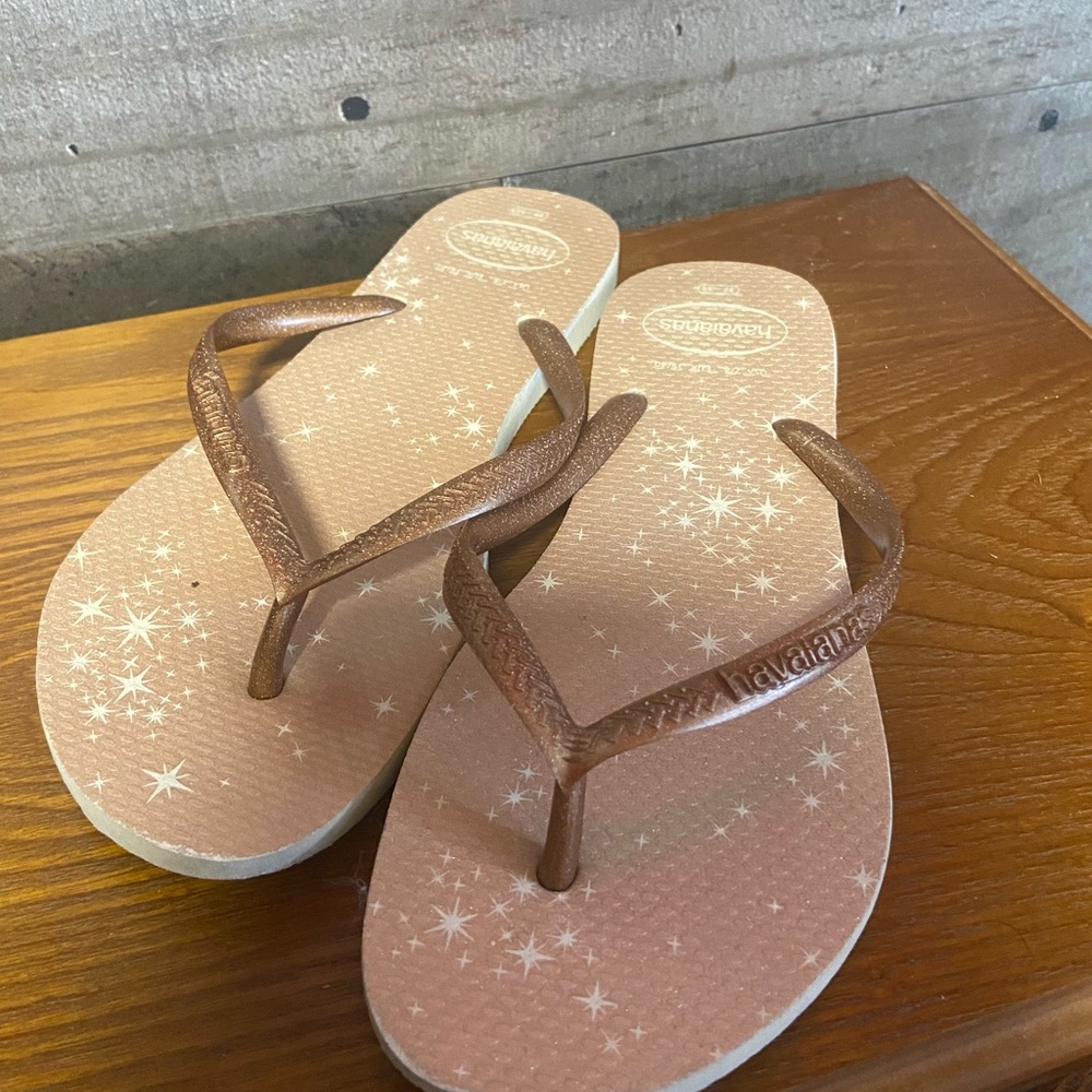 Havaianas Pink Starry Print Flip Flops with Copper Straps size 7/8 ladies $8